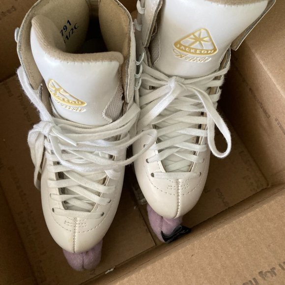 Jackson Artiste Girls Ice Skates Like New Size 3 1/2 C Brand New Skate Guards - Picture 8 of 13